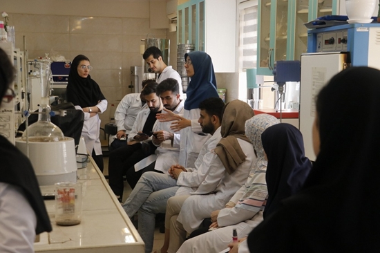 بازدید دانشجویان داروسازی دانشگاه علوم پزشکی تهران از دانشکده طب ایرانی  
