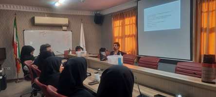 اولین جلسه گزارش صبحگاهی دانشکده طب ایرانی به زبان انگلیسی برگزار شد