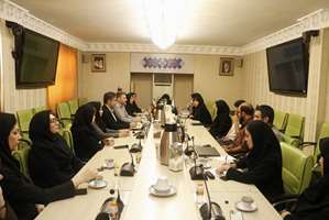 نخستین نشست عمومی رئیس دانشکده طب ایرانی با همکاران دانشکده برگزار شد